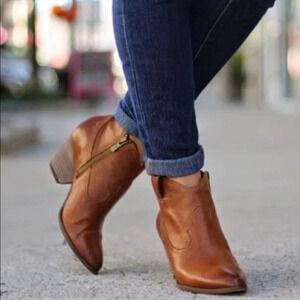 FRYE - Cowboy Style Leather Ankle Booties